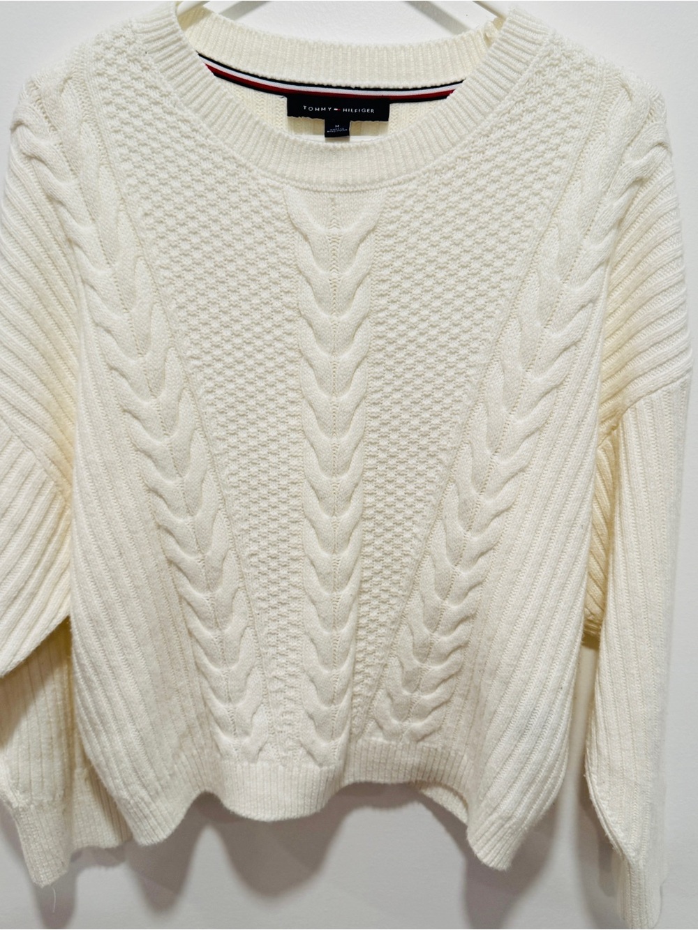 Tommy Hilfiger Women’s M Cream Cable Knit Sweater Crewneck Ivory Preppy